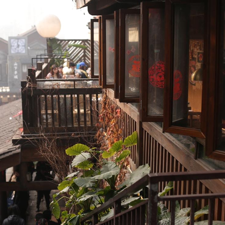 Outdoor terrace seating suitable for families in Düsseldorf